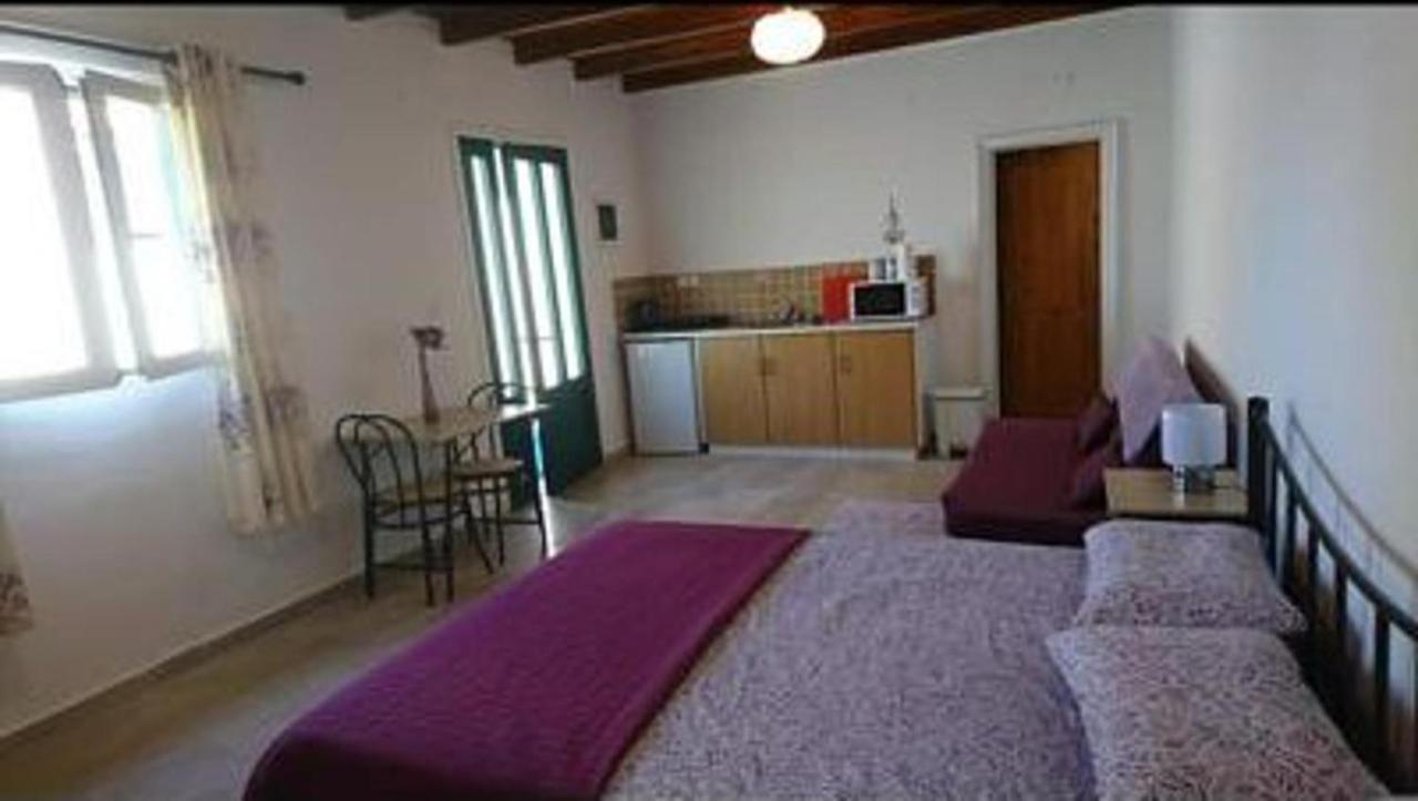 Lovely Studio In Strinilas With Its Own Pool Exterior photo